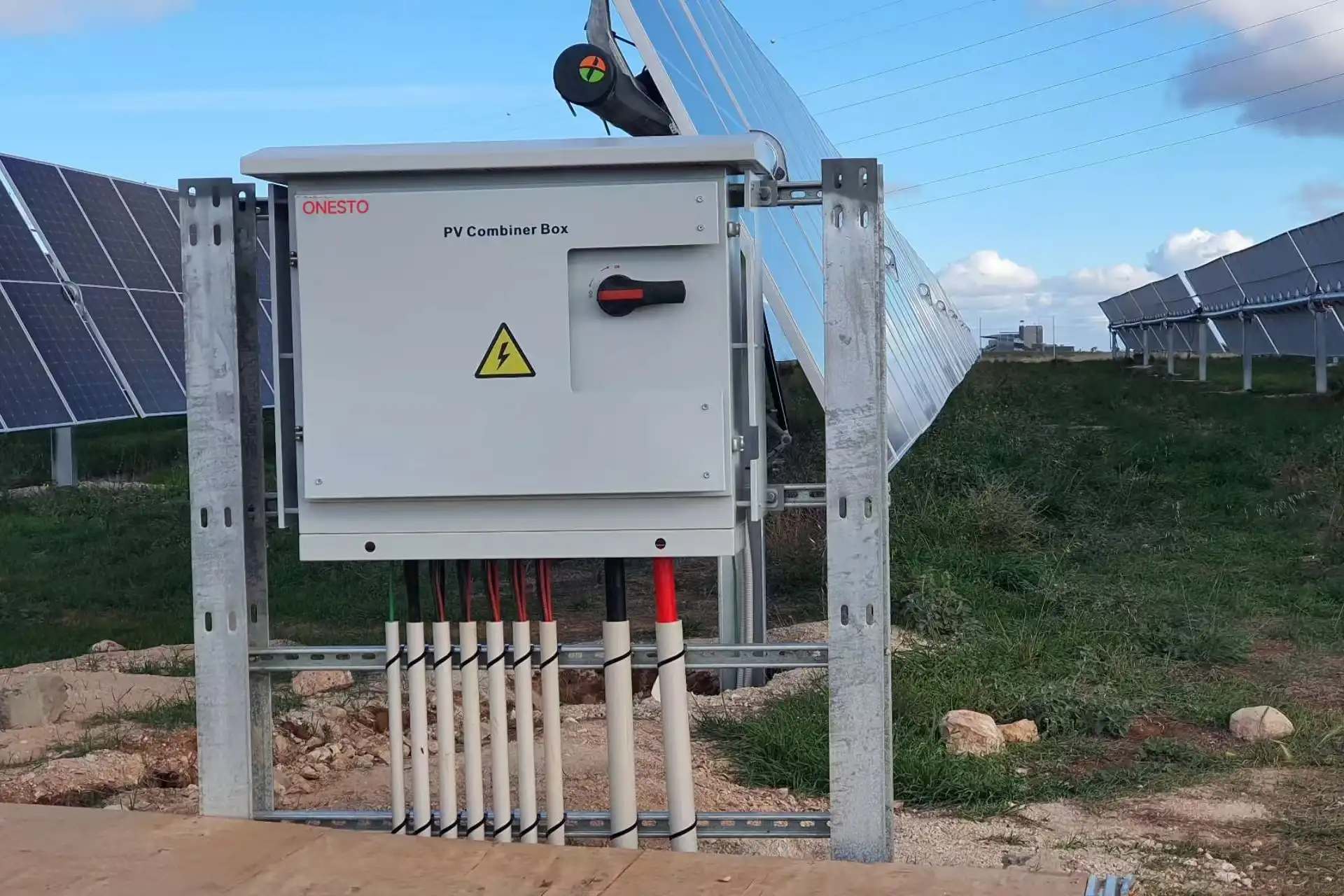 Application of fire protection technology in combiner box