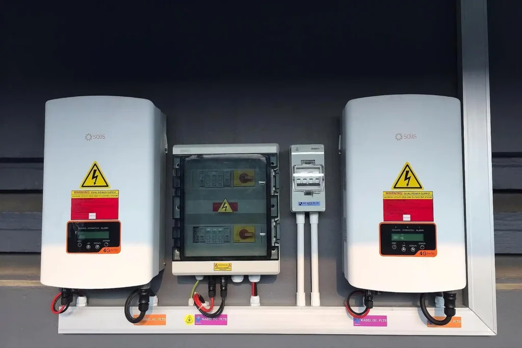 Customer solar combiner box solution
