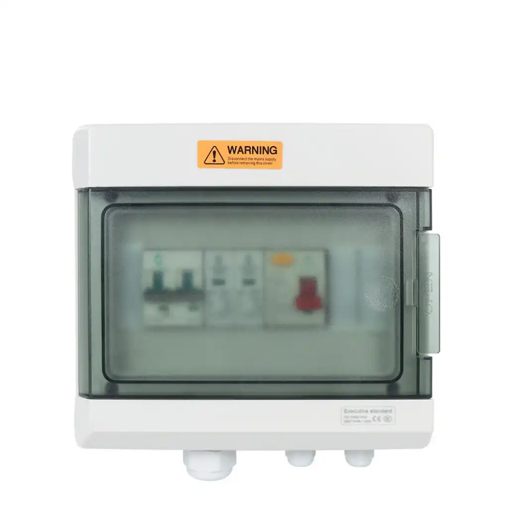 Efficient and safe photovoltaic solar combiner box